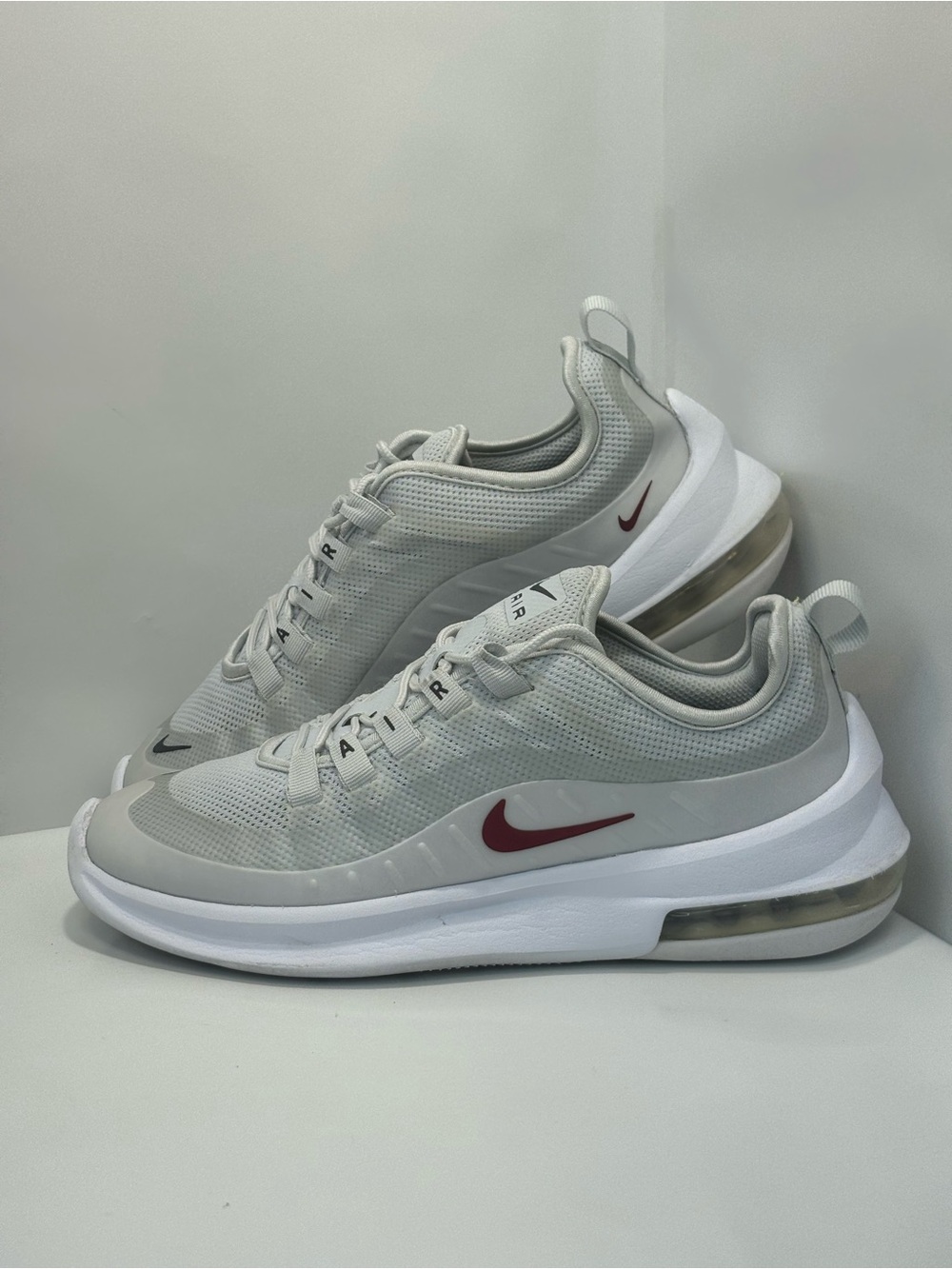 Nike Air Max Axis Women's Size 7.5 Pure Platinum/Crimson Sneakers AA2168-003